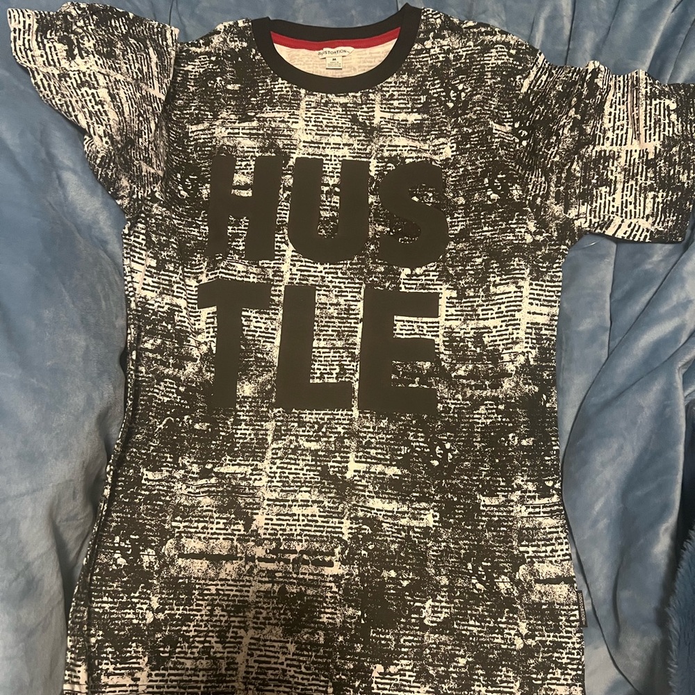 HUSTLE MENS/UNISEX MEDUIM DISTORTION WORDS/NEWSPAPER PRINT BLACK NWT
